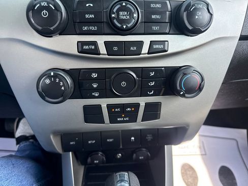 Used 2010 Ford Focus SE FWD image 24