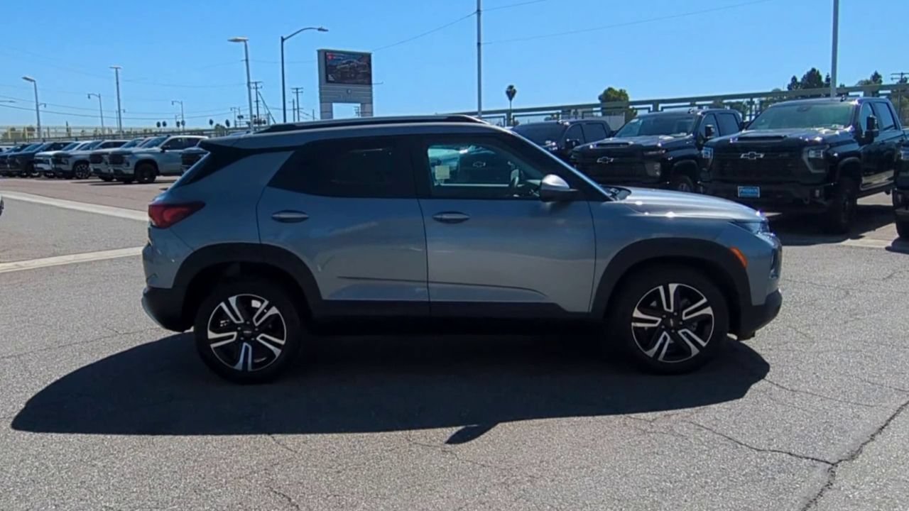 Used 2023 Chevrolet TrailBlazer LT FWD image 9