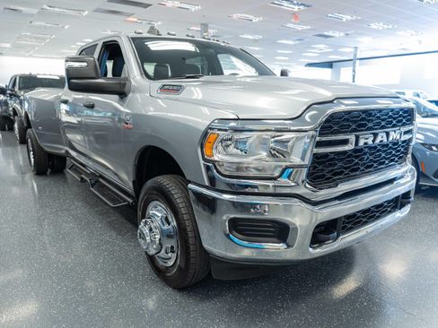 Used 2024 RAM 3500 Tradesman w/ Chrome Appearance Group AWD/4WD image 3