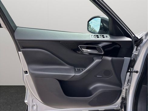 Used 2018 Jaguar F-PACE Premium image 23
