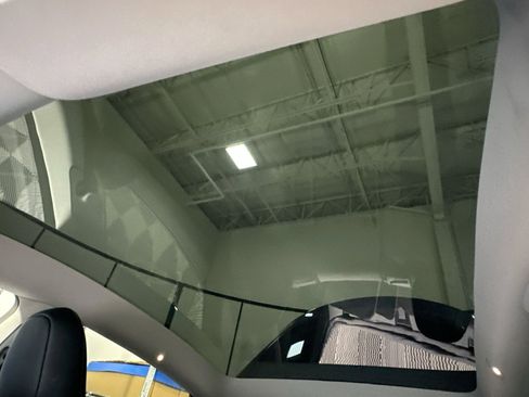 Used 2023 Tesla Model Y Long Range image 25