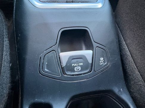 Used 2020 Jeep Renegade Latitude FWD image 22