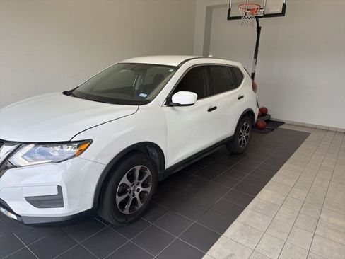Used 2018 Nissan Rogue S FWD image 1