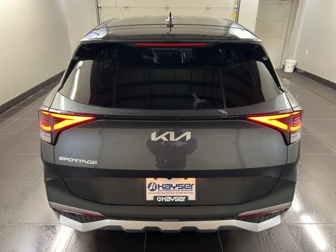 Used 2023 Kia Sportage LX image 5