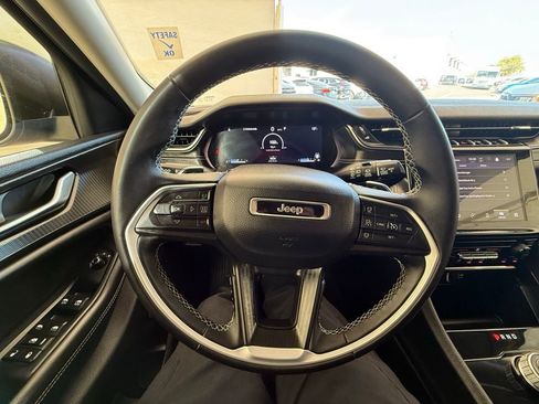 Used 2023 Jeep Grand Cherokee L Laredo image 30