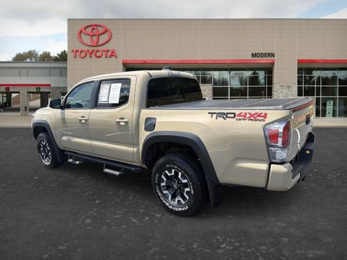 Used 2020 Toyota Tacoma TRD Off-Road w/ TRD Premium Off Road Package AWD/4WD image 6