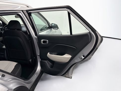 Used 2025 Hyundai Venue SEL FWD image 29