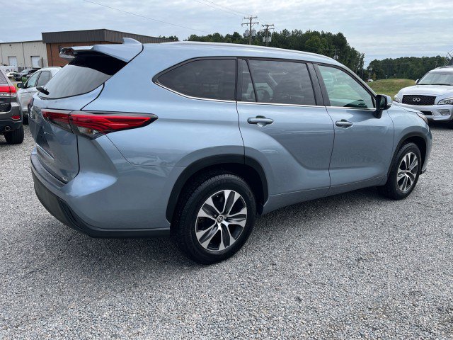 Used 2022 Toyota Highlander XLE FWD image 7