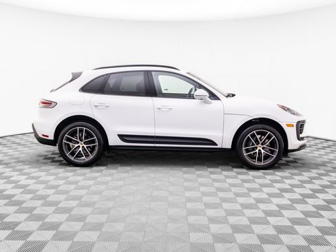 Certified 2026 Porsche Macan AWD/4WD image 7