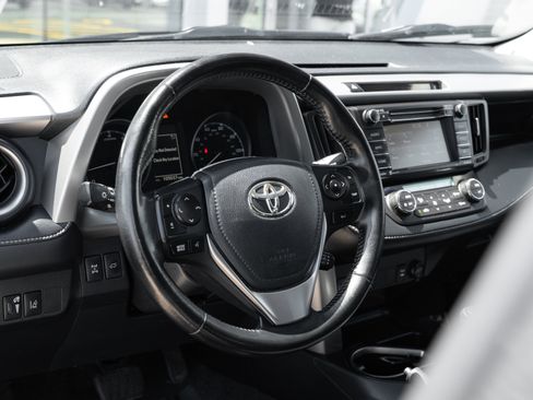 Used 2018 Toyota RAV4 XLE AWD/4WD image 10