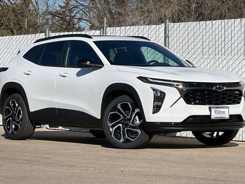 New 2026 Chevrolet Trax RS w/ Sunroof Package FWD image 2