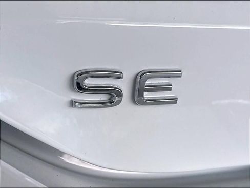 Used 2026 Volkswagen Tiguan SE w/ Panoramic Sunroof Package AWD/4WD image 27