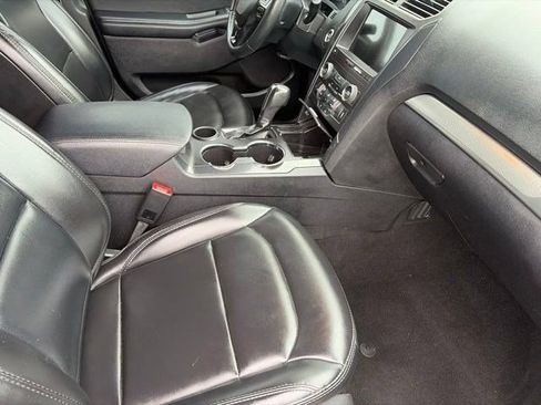Used 2019 Ford Explorer XLT w/ Equipment Group 202A FWD image 42