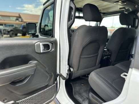 Used 2023 Jeep Wrangler Unlimited image 12