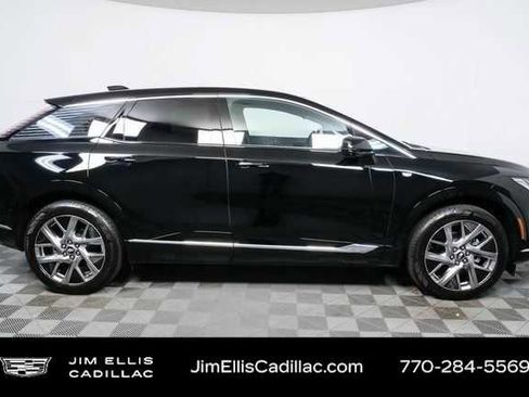 Certified 2025 Cadillac Optiq Luxury 2 w/ LPO, Floor Liner Package image 2