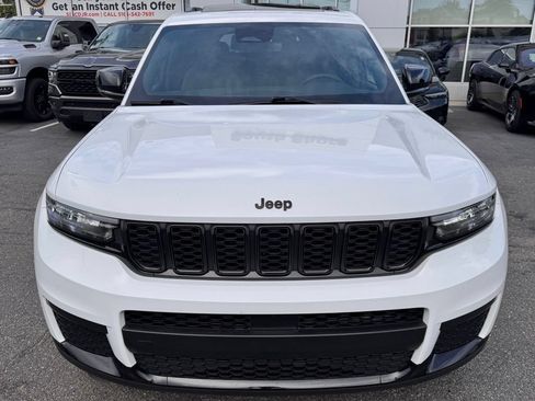Used 2023 Jeep Grand Cherokee L Altitude AWD/4WD image 2