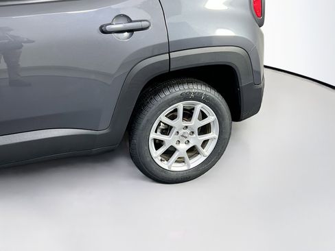 Used 2022 Jeep Renegade Latitude image 29