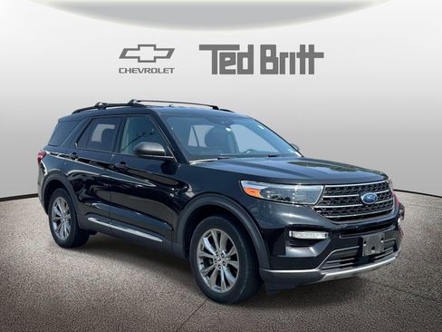 Used 2020 Ford Explorer XLT w/ Equipment Group 202A AWD/4WD image 3
