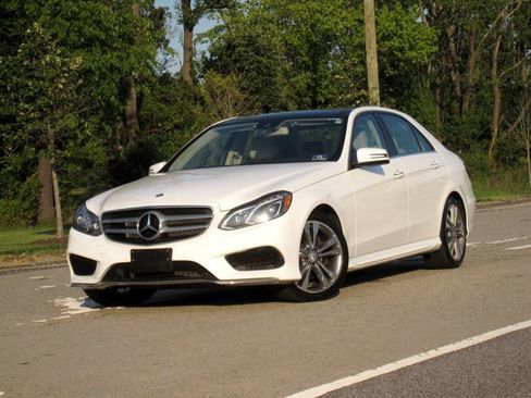 Used 2016 Mercedes-Benz E 350 4MATIC Sedan w/ Premium Package image 3