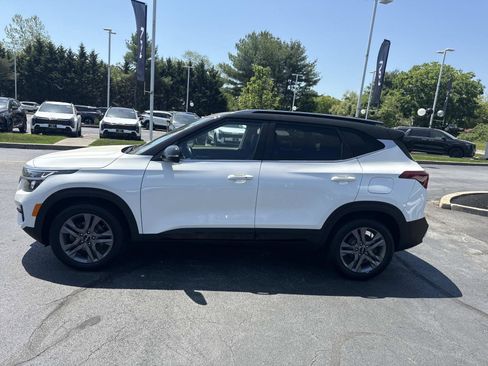 Used 2023 Kia Seltos S FWD image 2