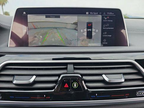 Used 2022 BMW ALPINA B7 xDrive w/ Luxury Rear Seating Package image 23