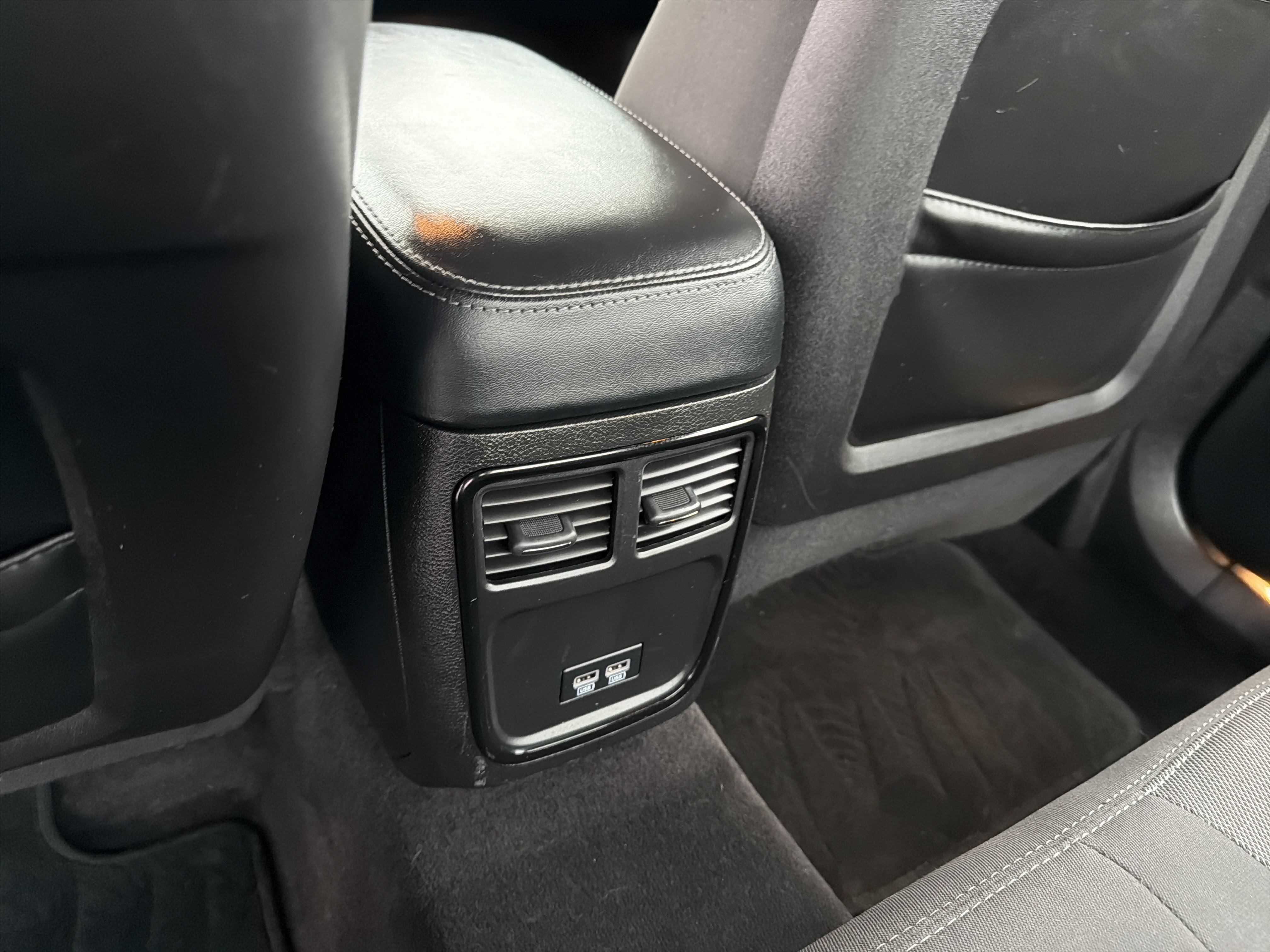 Used 2018 Dodge Charger SXT w/ Blacktop Package RWD image 13