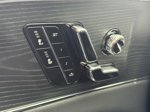 Certified 2024 Cadillac Lyriq Luxury AWD/4WD image 29