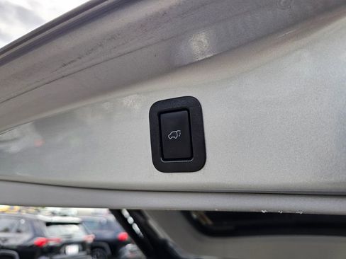 Used 2018 Toyota Highlander XLE AWD/4WD image 18