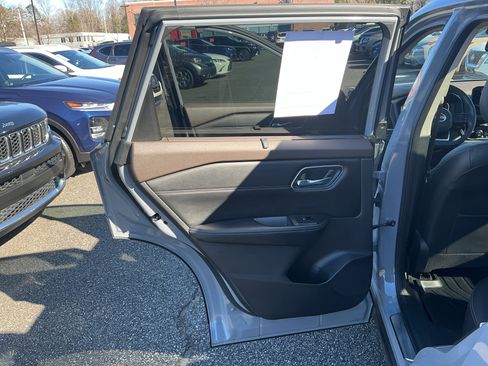 Certified 2021 Nissan Rogue Platinum image 22