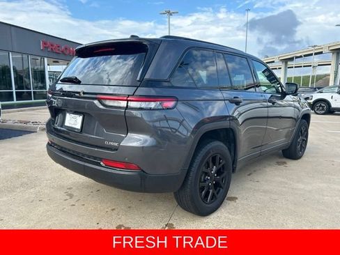 Used 2024 Jeep Grand Cherokee Altitude AWD/4WD image 13