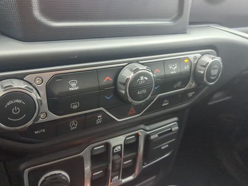 Used 2020 Jeep Gladiator Mojave image 17