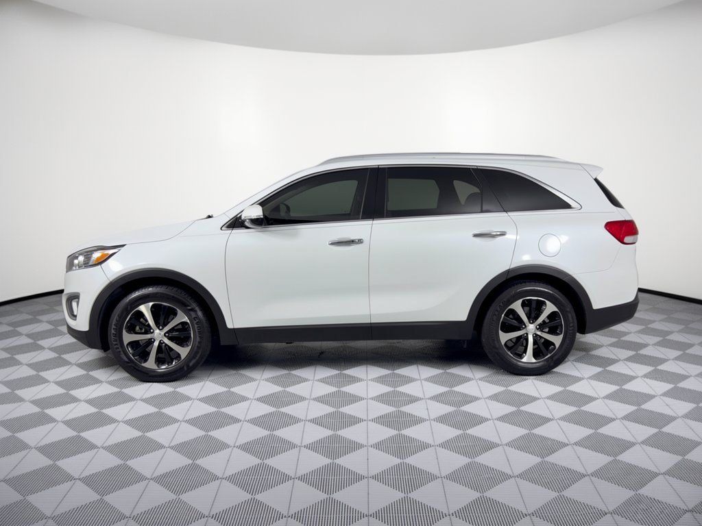 Used 2017 Kia Sorento EX w/ EX Premium Package FWD image 2
