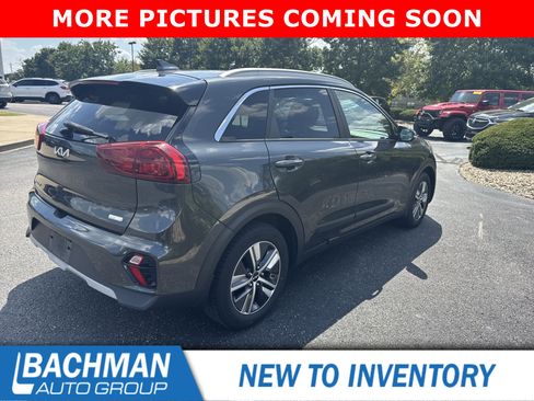 Used 2022 Kia Niro EX FWD image 3