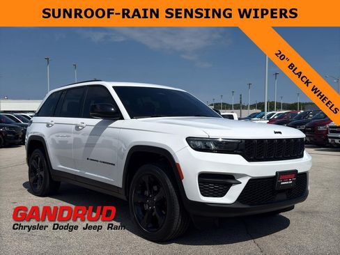 Used 2024 Jeep Grand Cherokee Altitude AWD/4WD image 1