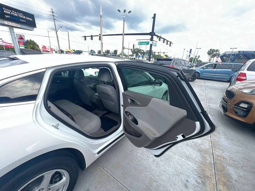 Used 2018 Chevrolet Malibu LS FWD image 17