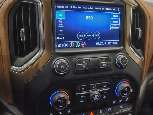 Used 2021 Chevrolet Silverado 1500 High Country w/ Technology Package image 7