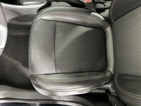 Used 2017 Chevrolet Trax LT w/ LT Convenience Package AWD/4WD image 22