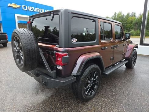 Used 2024 Jeep Wrangler Unlimited Sahara w/ Technology Group AWD/4WD image 29