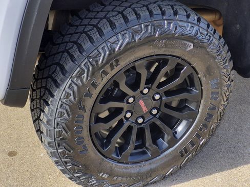 Certified 2023 GMC Sierra 1500 AT4X image 7