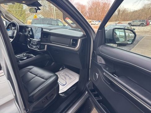 Used 2024 Ford Expedition XLT image 13