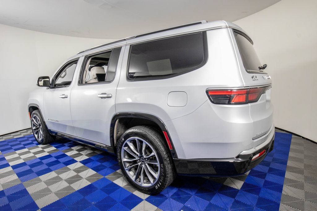 Used 2022 Jeep Wagoneer Series III w/ Premium Group I AWD/4WD image 6