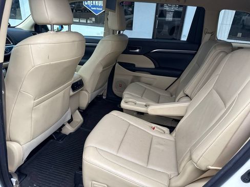 Used 2015 Toyota Highlander Limited w/ Driver Technology Package AWD/4WD image 38