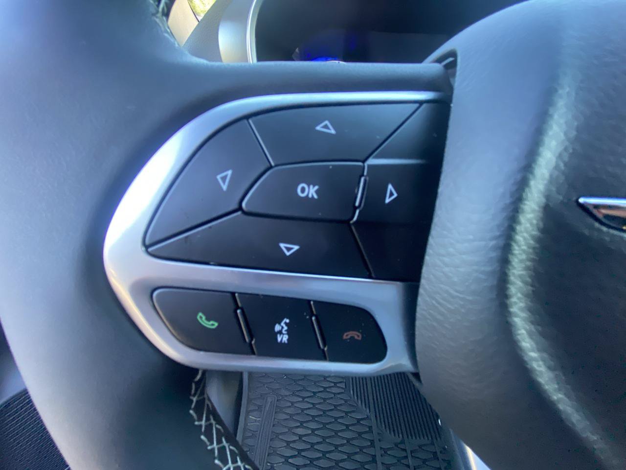 Used 2025 Chrysler Pacifica Select AWD/4WD image 16