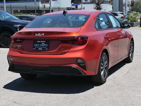 Used 2023 Kia Forte LXS w/ LXS Technology Package FWD image 4