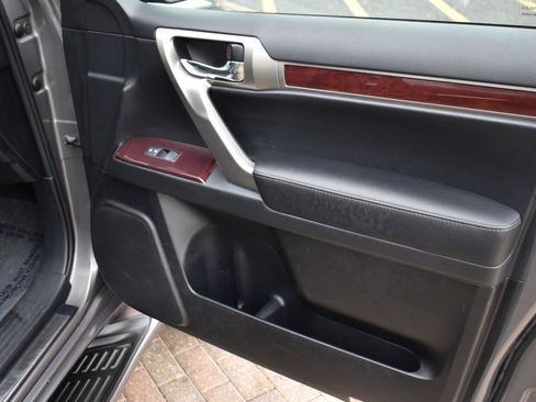 Used 2014 Lexus GX 460 image 41