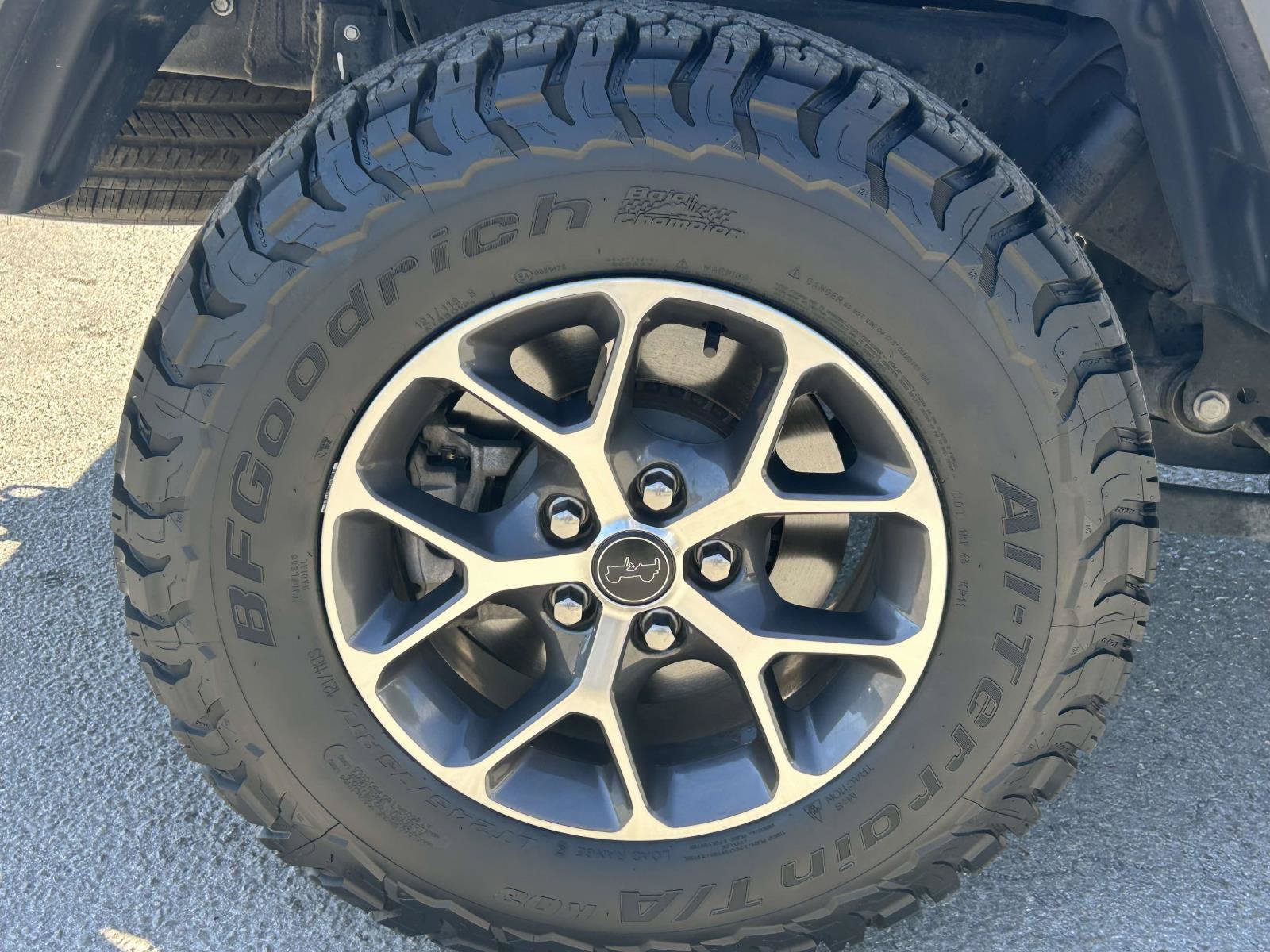 Used 2024 Jeep Gladiator Sport AWD/4WD image 9