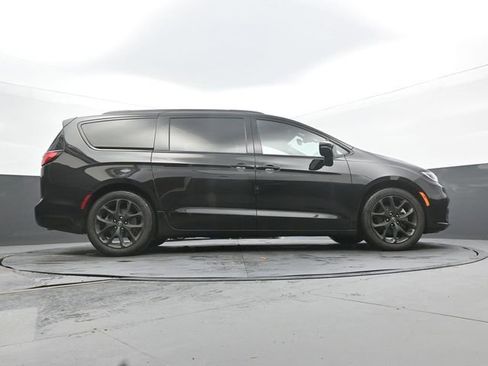 Used 2025 Chrysler Pacifica Limited image 58