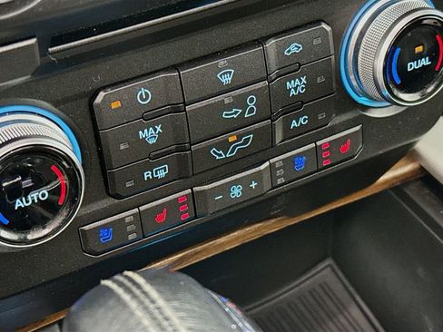 Used 2018 Ford F150 Lariat w/ Equipment Group 502A Luxury AWD/4WD image 22