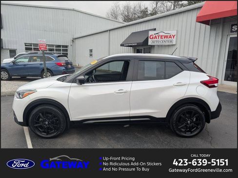 Used 2020 Nissan Kicks SR image 1