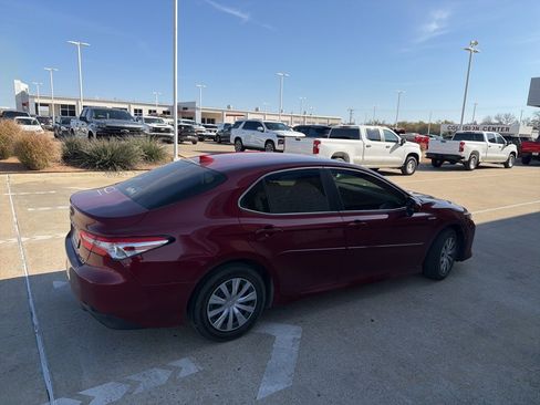 Used 2020 Toyota Camry LE image 2